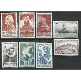Lot de huit timbres 1946 avec charnière ou trace n° 748, 751 à 754, 759, 761, 762.