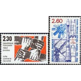 frnance 1982, très beaux timbres neufs** luxe yvert 2204 lutte contre le racisme et 2213 20 ans du CNES - centtre national d